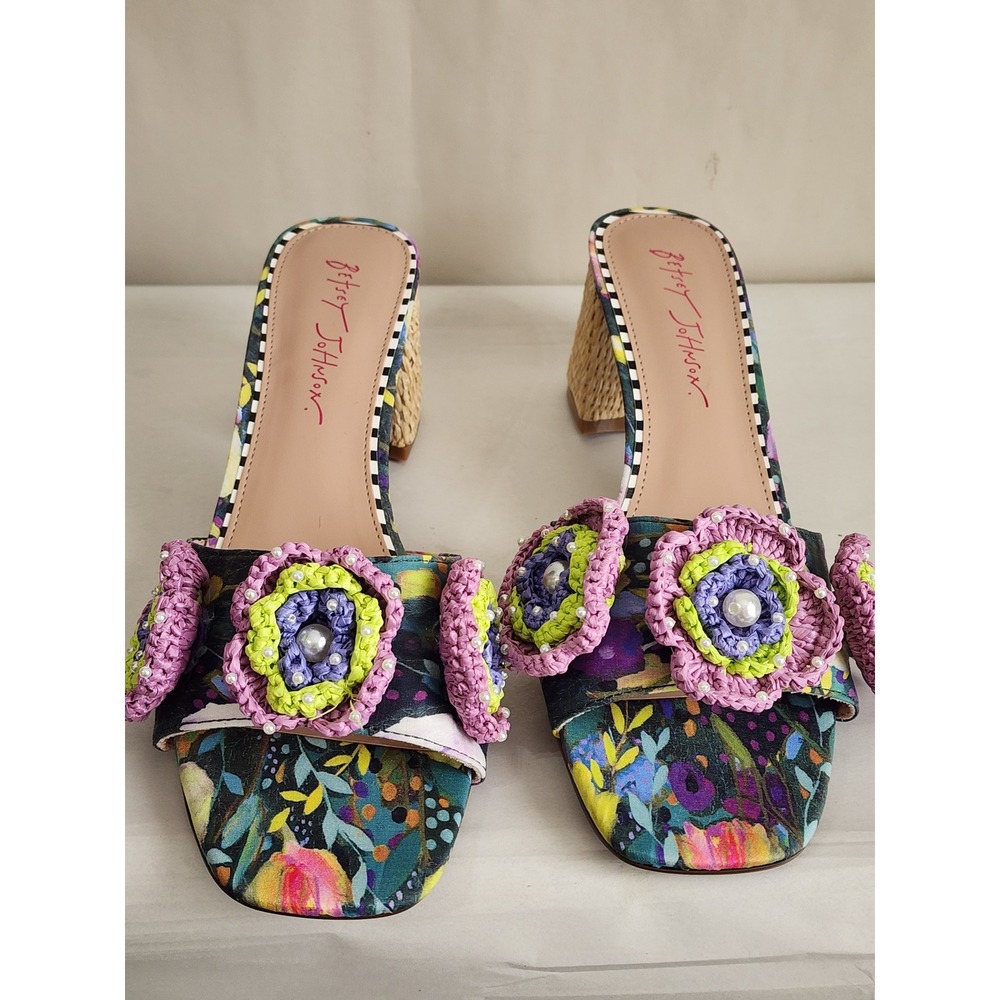 Betsey Johnson Dietrich Floral Block Heel Sandals Crochet Flower Pearl 8.5